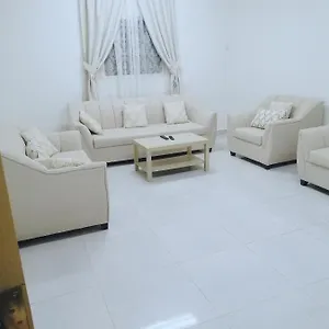 شقة صقر 11 - مجلس واسع غرفه نوم مطبخ